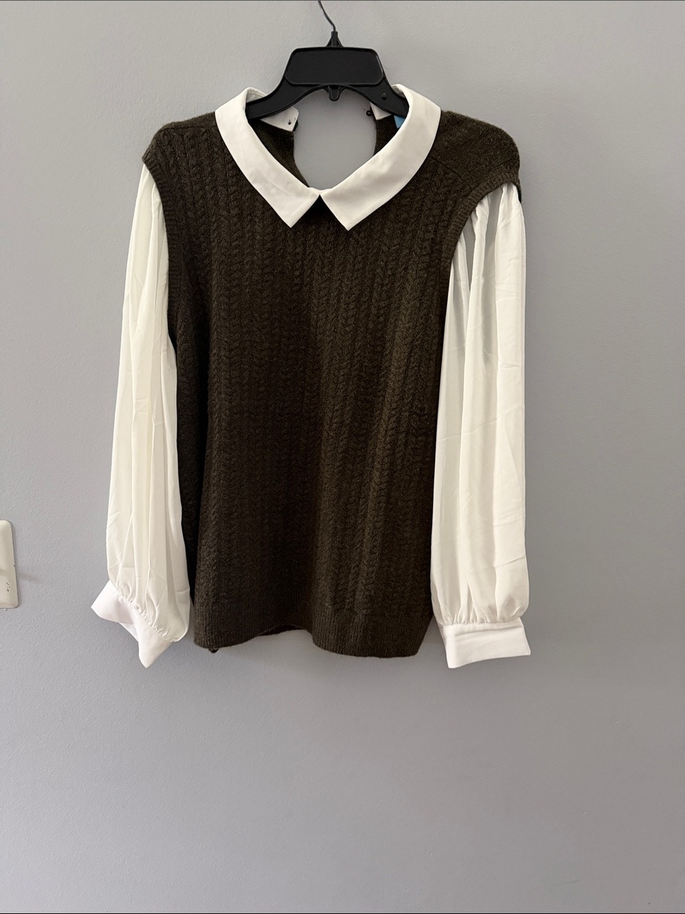 Collared Layered Sweater Vest in Dark green and White